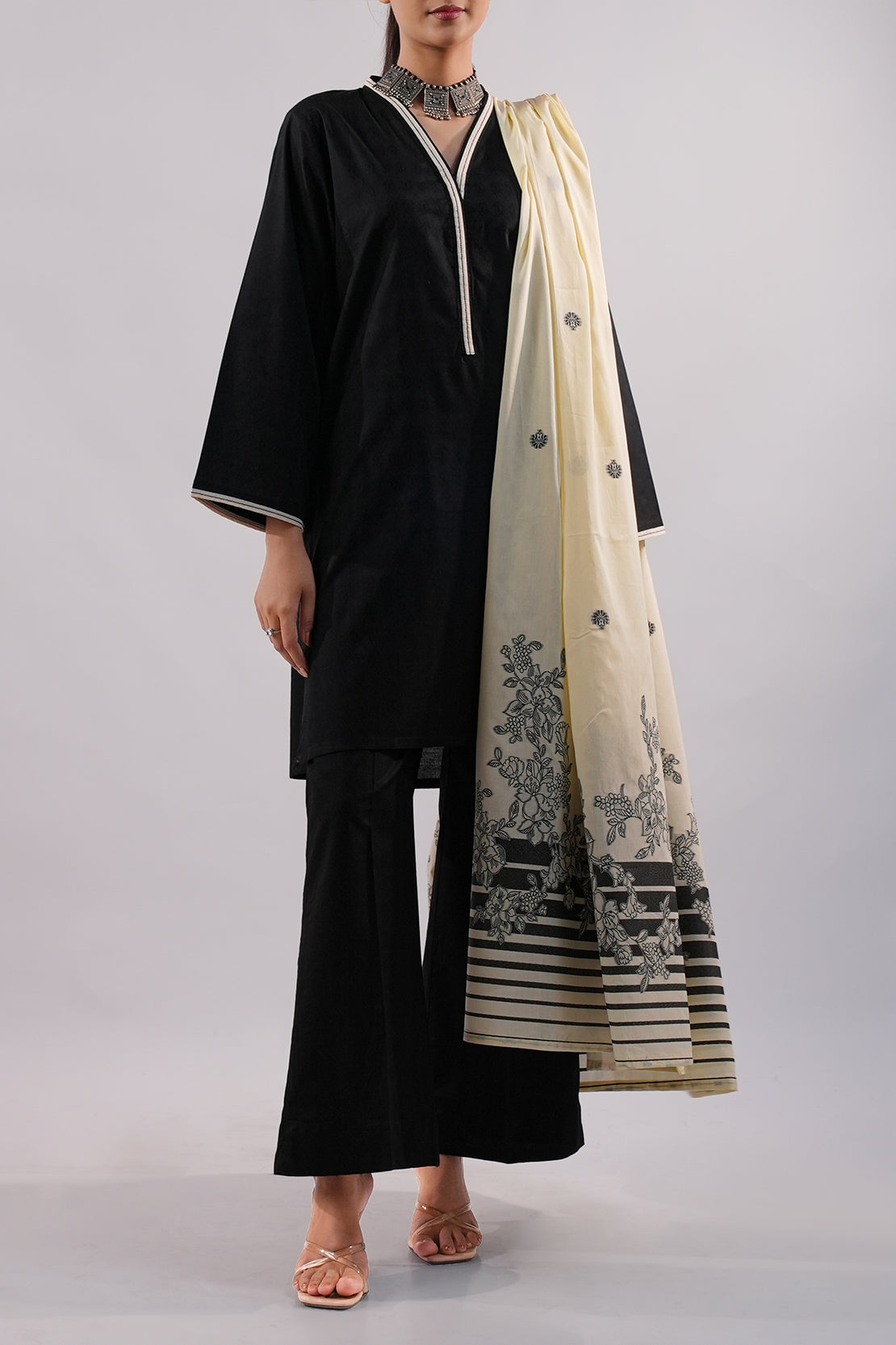 Monochrome – SAYA USA